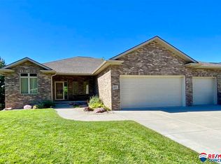 6841 Laurent Cir, Lincoln, NE 68526