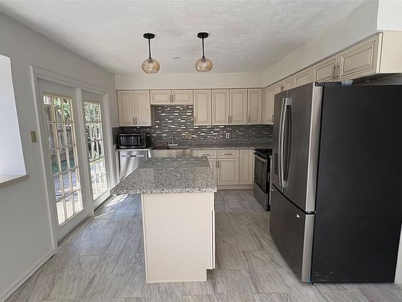 3rd image of 1723 Plumbwood Way