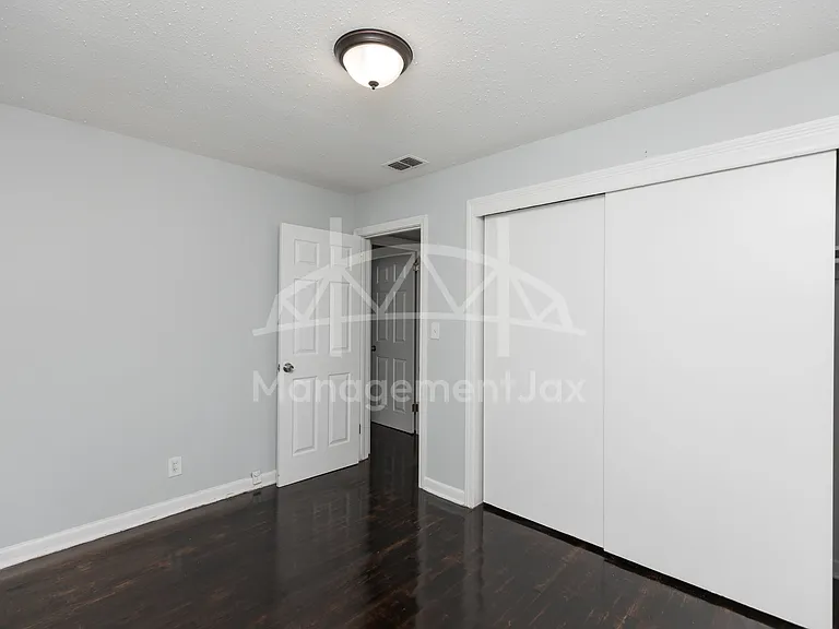 1839 W 30th St — Photo 10
