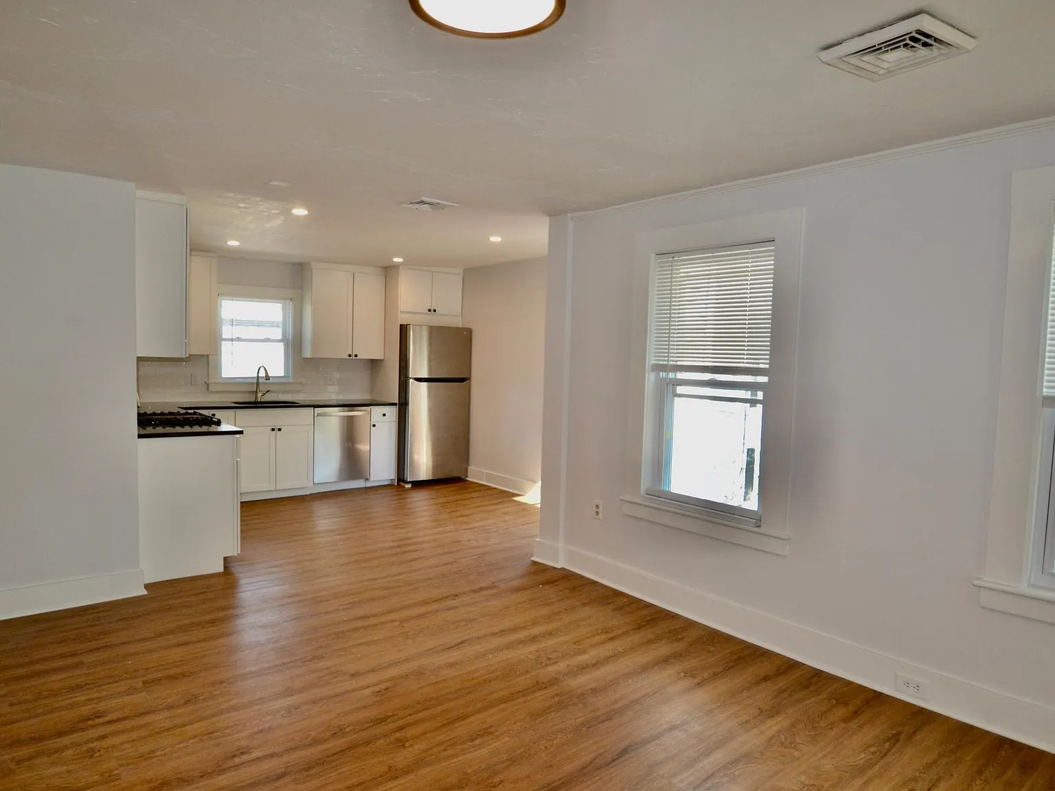 3 bed, 1500 sqft, $3,300 — Photo 4