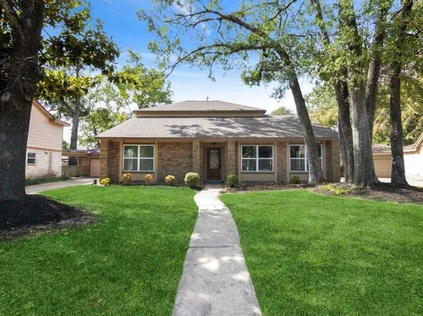 3215 Falling Brook Dr, Kingwood, TX 77345