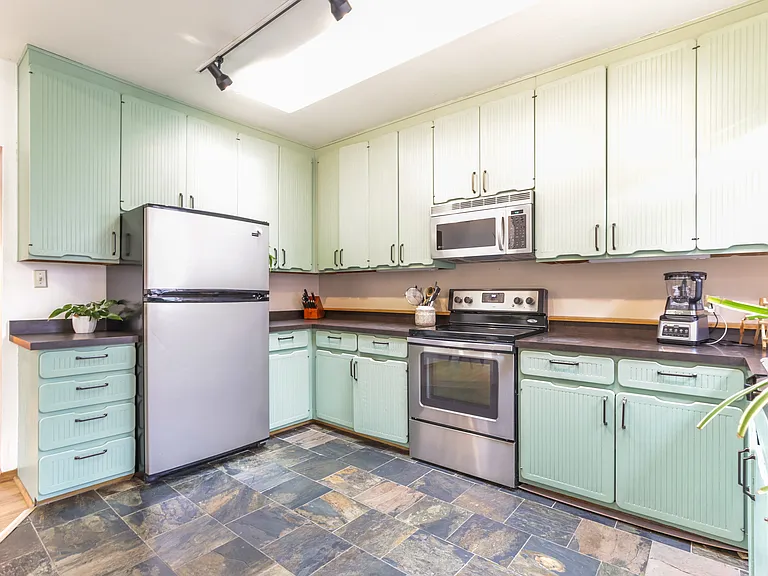 31 Highland St — Photo 11