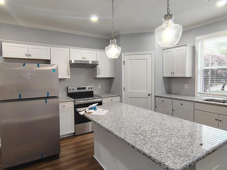 1061 Pinecrest Ave NW #B — Photo 7