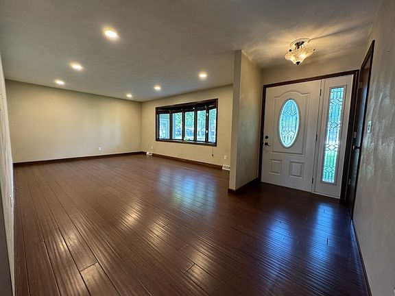 4th image of 334 Tree Ln