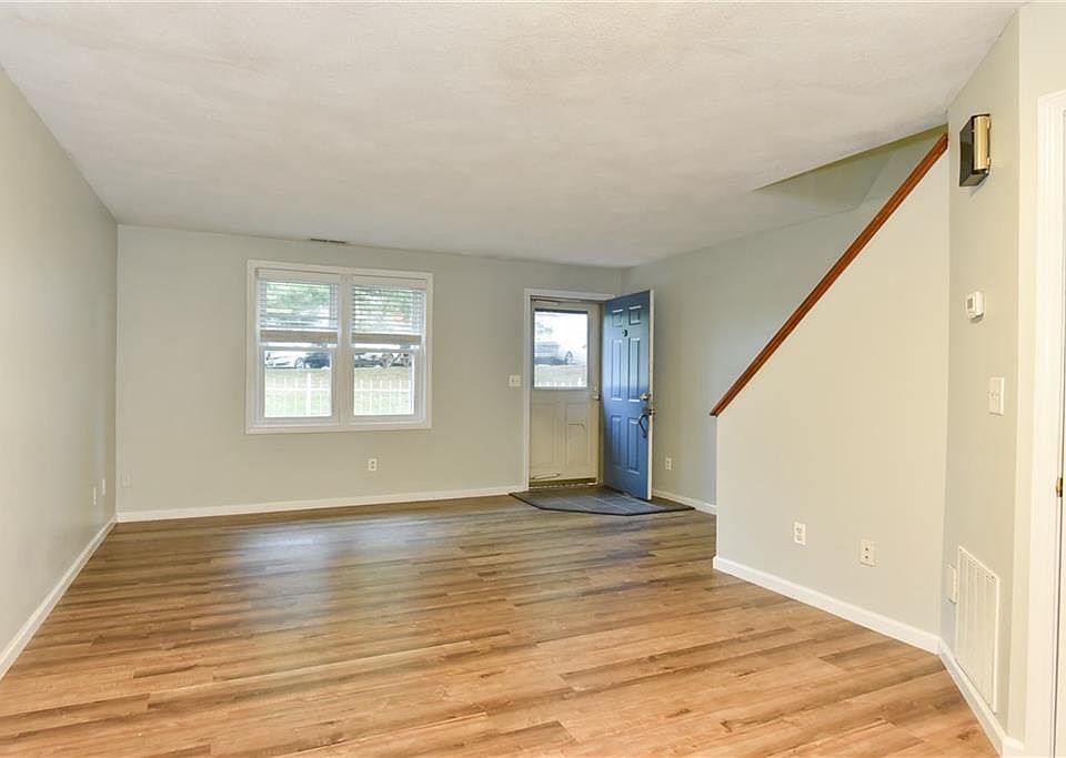 Village Green Condominiums 3399 Post Rd Warwick RI Zillow