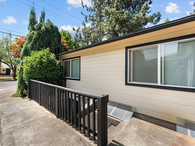 3407 SE Steele St #B — Photo 2