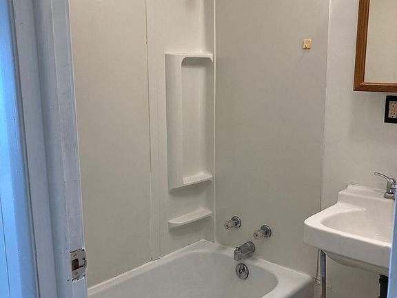 2nd image of 1519 John Ave APT 3