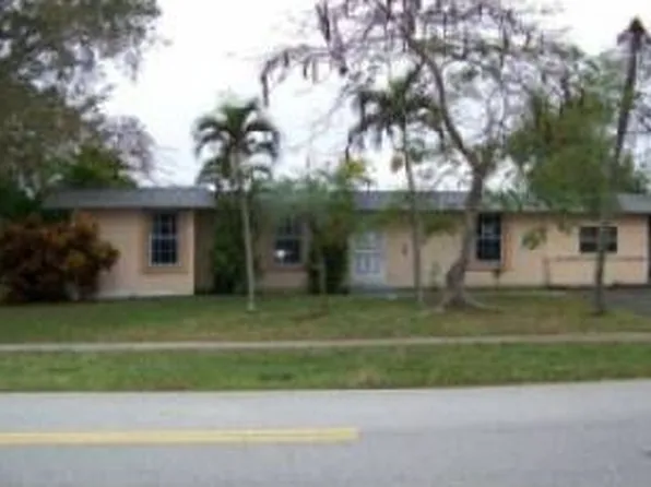 134 E 49th St, Hialeah, FL 33013