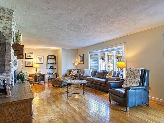 5th image of 1430 S Briar Avenue