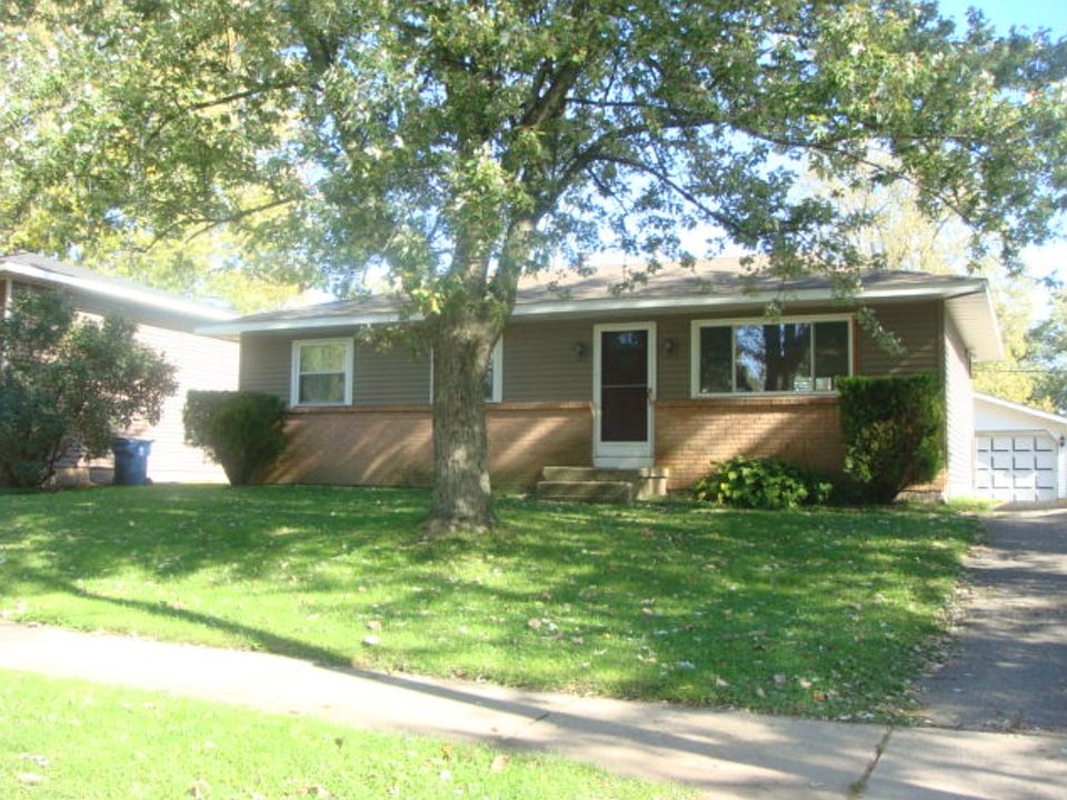 1st image of 460 Clayton Ave NW