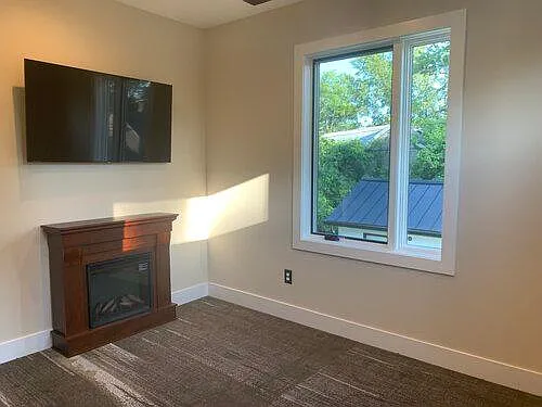 702 E Maxwell Ln — Photo 7