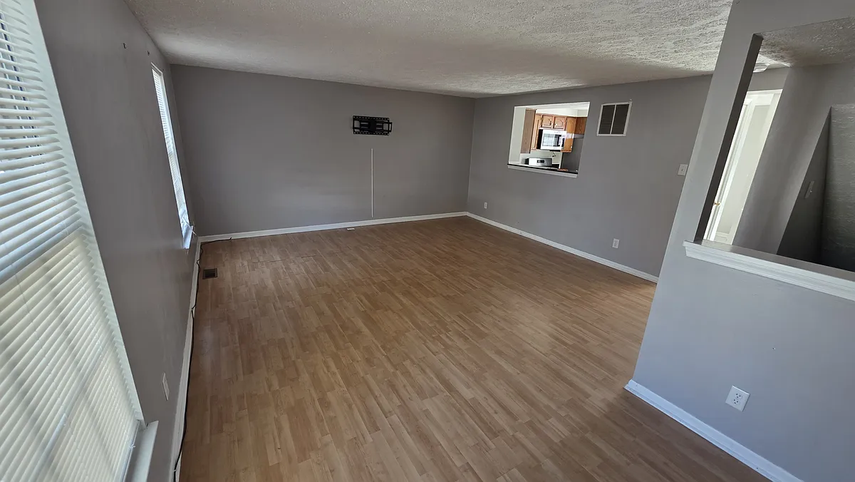 Building Photo - 12 Regency Dr