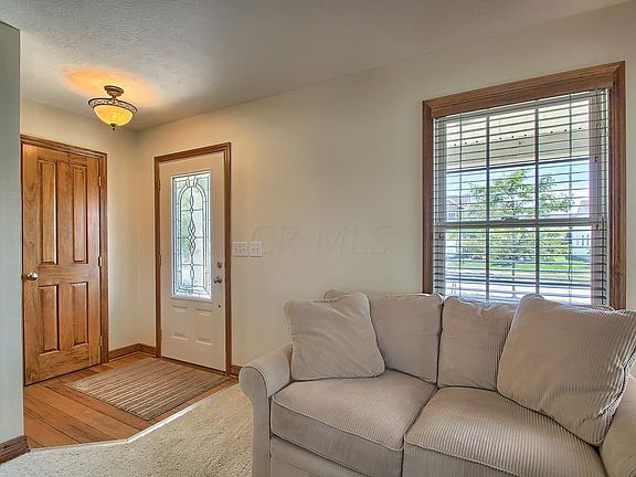 2nd image of 112 Glen Crossing Dr