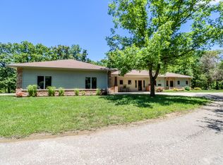 6221 E McLane Dailing Rd #R, Centralia, MO 65240