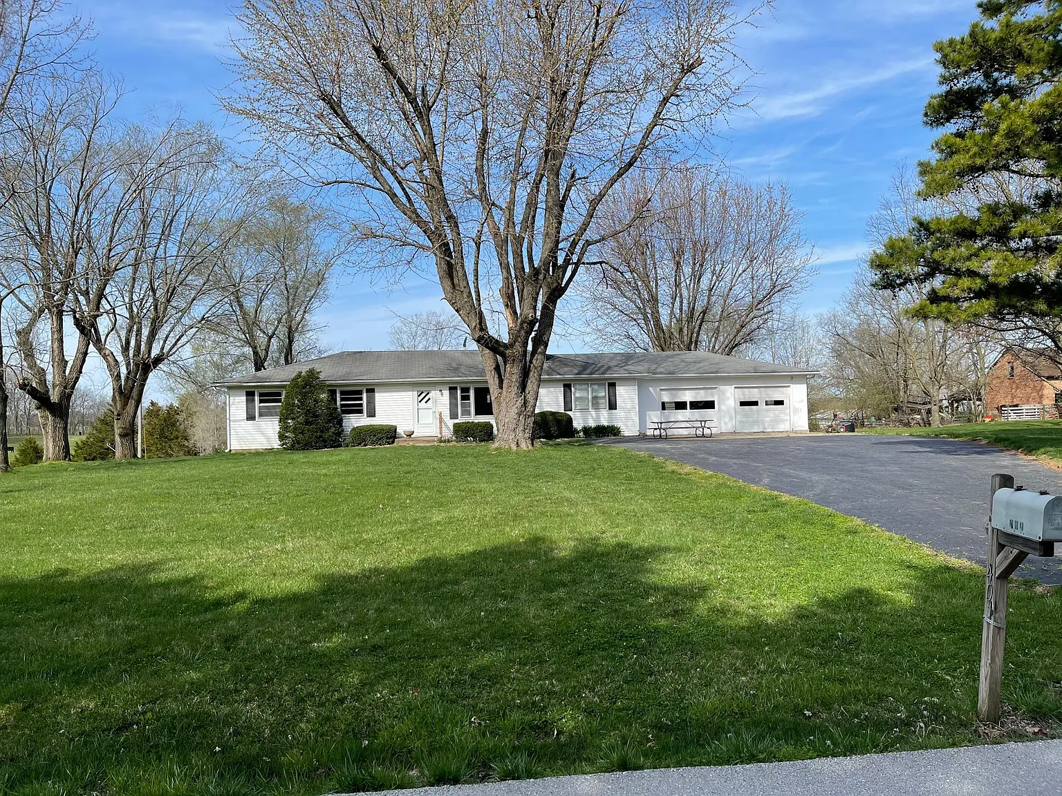 401 Duenke Rd — Photo 2