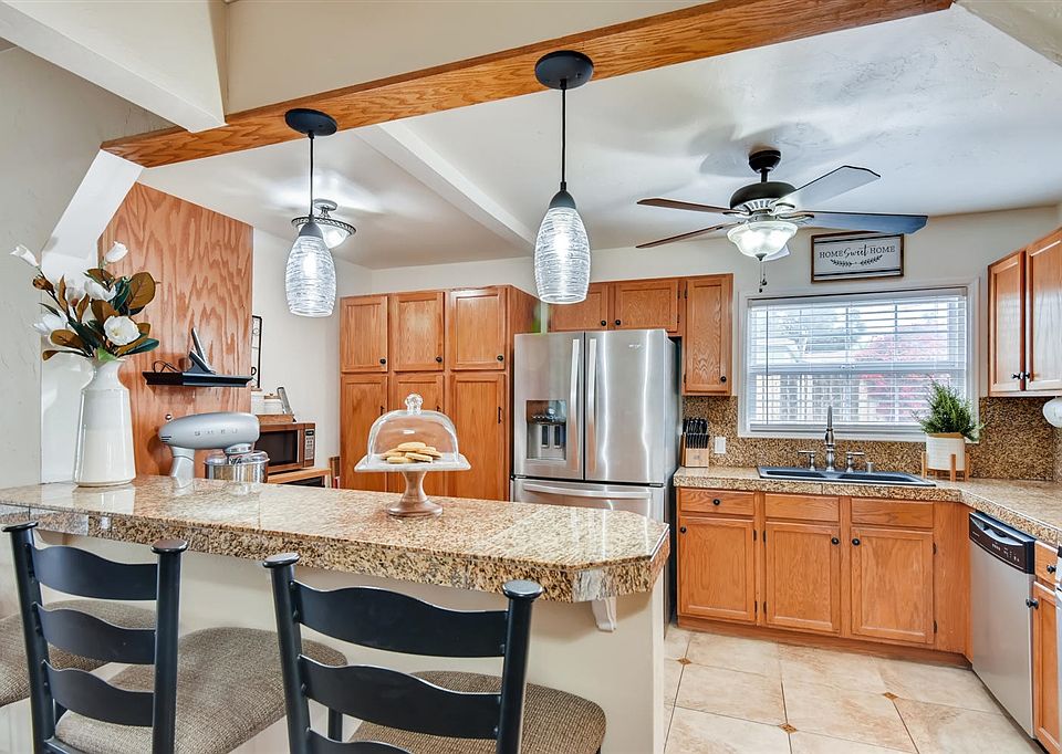 2nd image of 6034 Poppy St