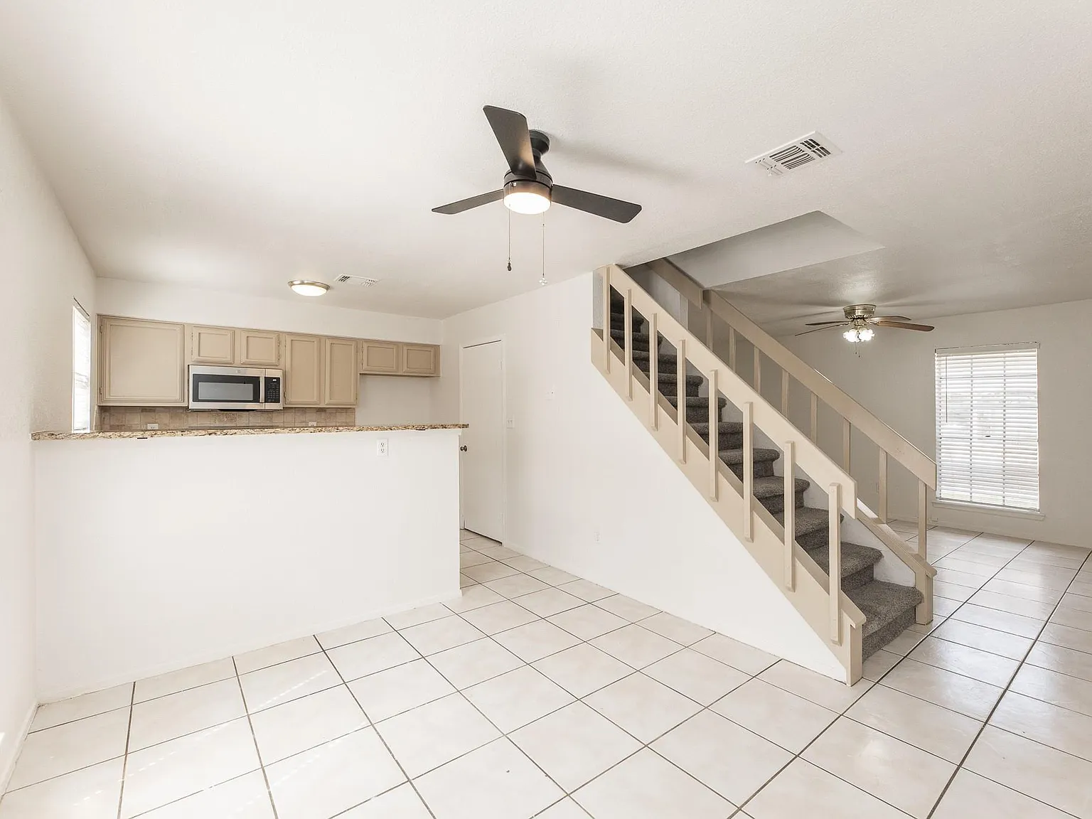 2 bed, 1.5 bath, 1300 sqft, $1,700 — Photo 3