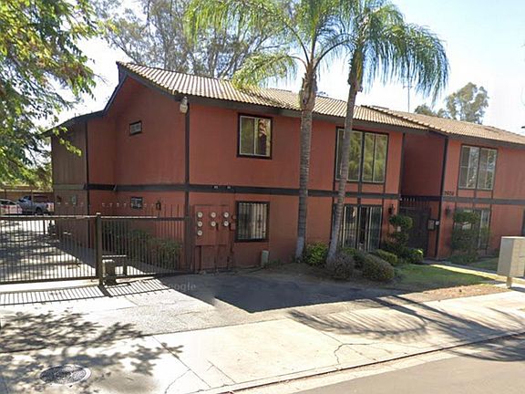 5th image of 2626 N Maroa Ave #204