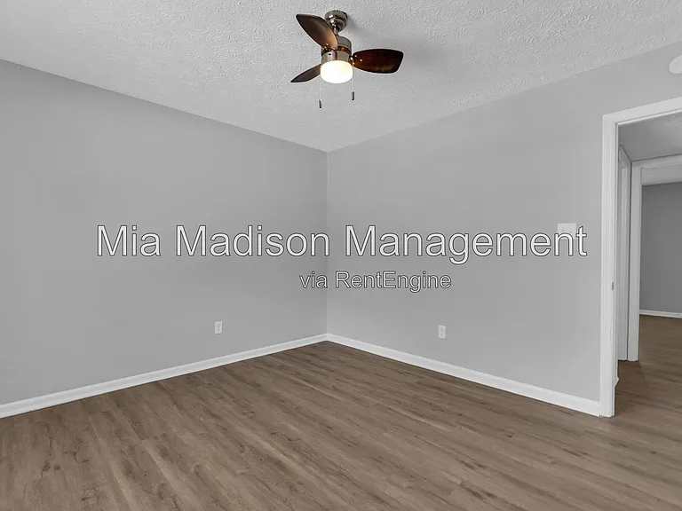 111 E Mell St #24 — Photo 23