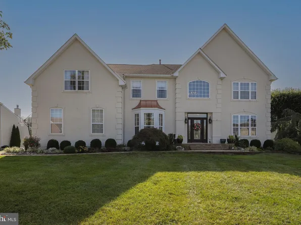 2 Tidewater Ct, Hainesport, NJ 08036