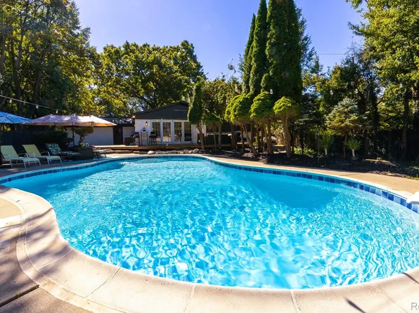 3572 E Clarkston Rd, Oakland, MI 48363