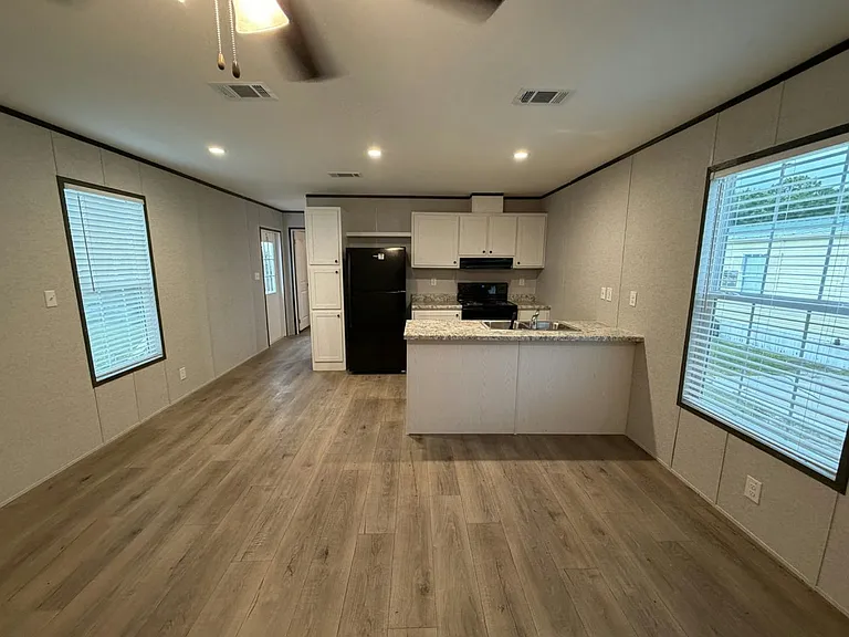 204 Lakeside Garden Cir #204 — Photo 8