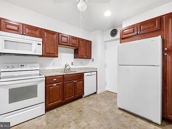 5th image of 7 Slade Ave APT 519