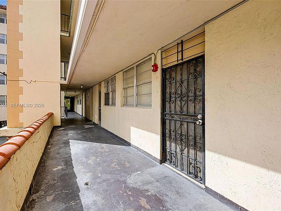 3rd image of 12590 NE 16th Ave APT 208