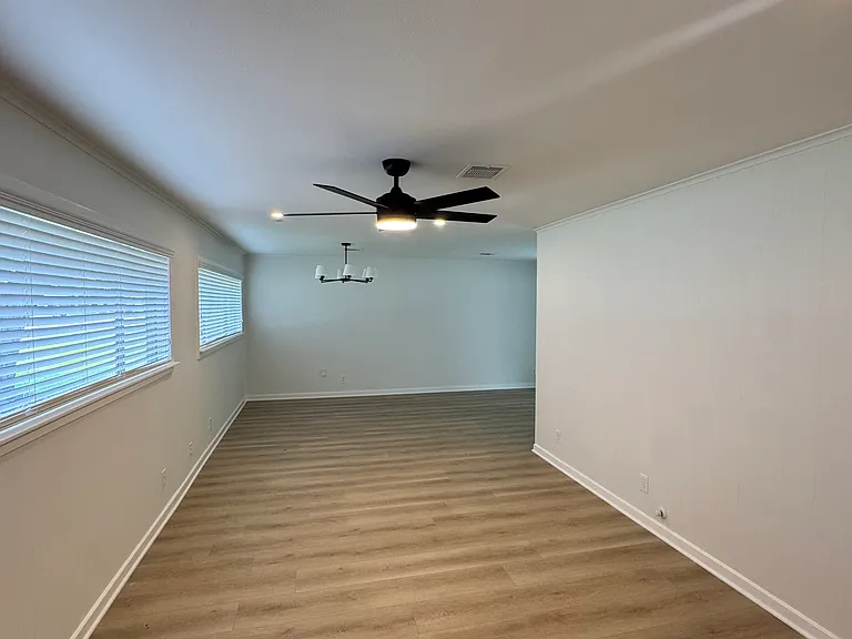 7102 Sharpview Dr — Photo 2