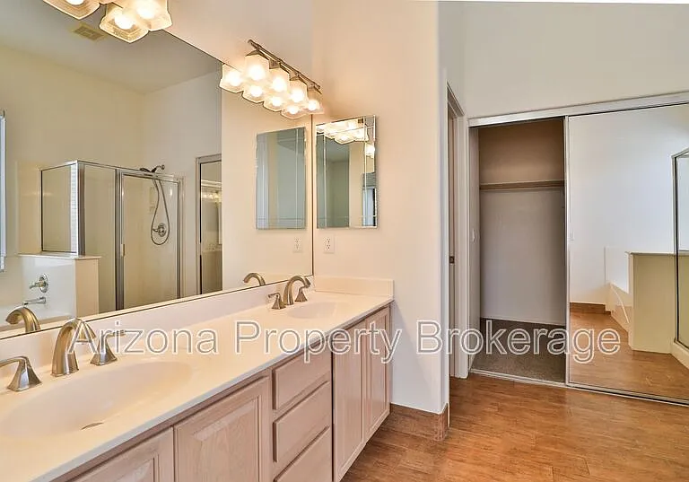 715 E Orchid Ln — Photo 17