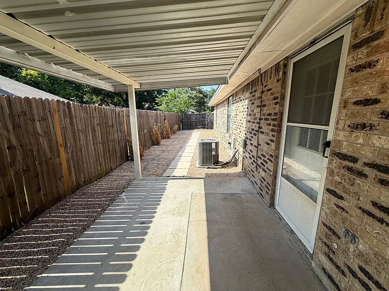 7501 April Ln — Photo 18