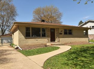 568 S 5th St, Dundee, IL 60118