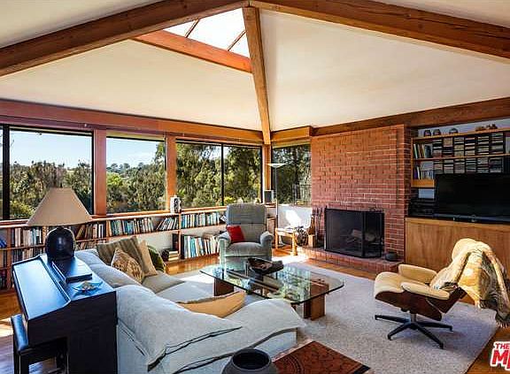 5th image of 6106 Bonsall Dr