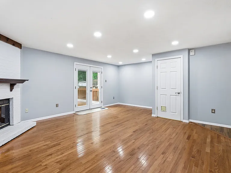 57 Shrewsbury Ct — Photo 12
