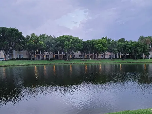 2452 Centergate Dr APT 103, Hollywood, FL 33025