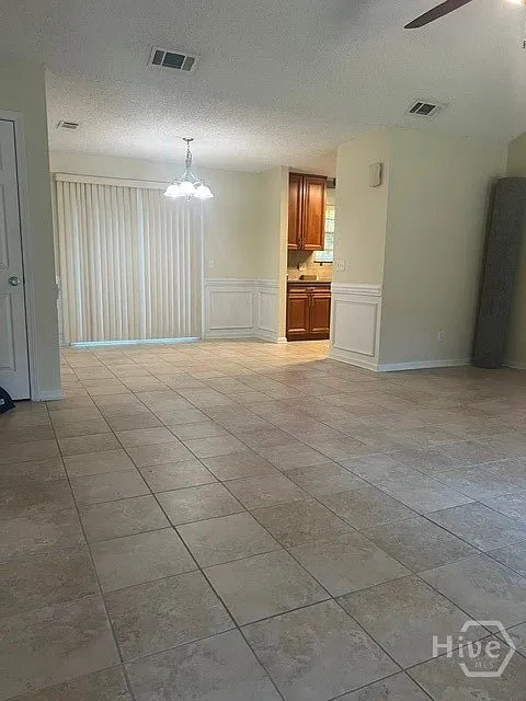3 bed, 2.0 bath, 1317 sqft, $2,000 — Photo 2