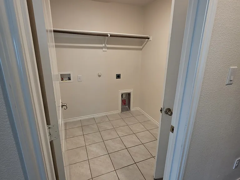 3102 Pembrooke Dr — Photo 10