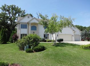 905 Foxwalk Ct, Waterford, WI 53185