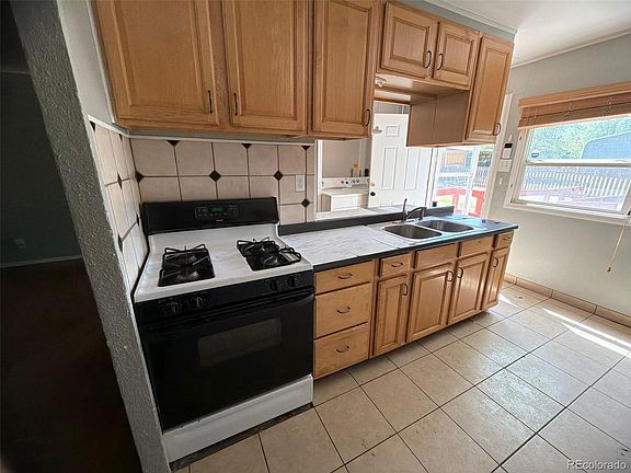 5th image of 725 E Las Animas Street