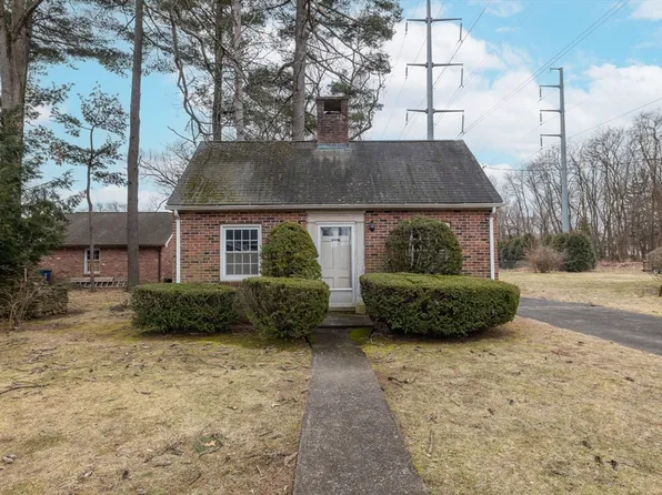 96 Forris St, West Springfield, MA 01089