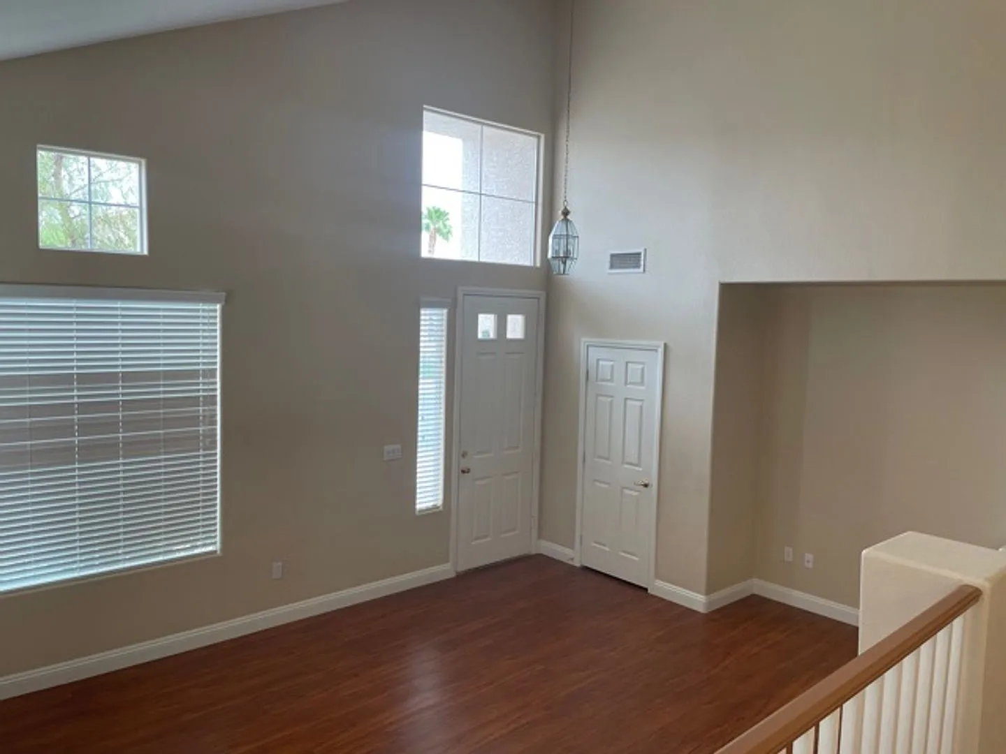 Great Home Inside Guard Gated Rhodes Ranch Community — Photo 4