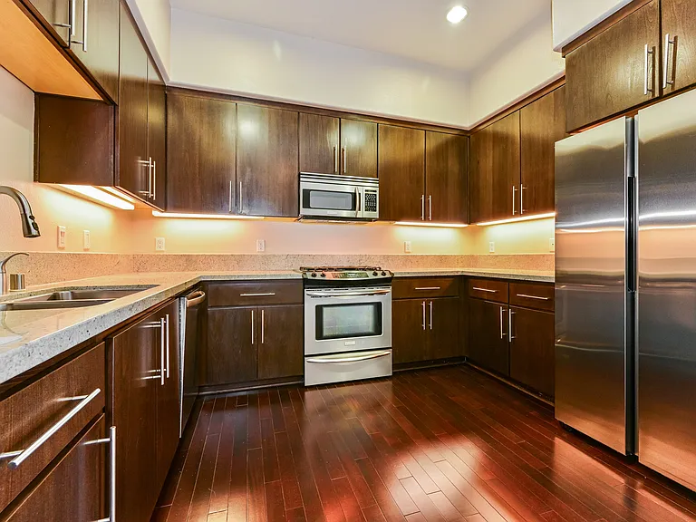 10878 Bloomfield St #407 — Photo 4