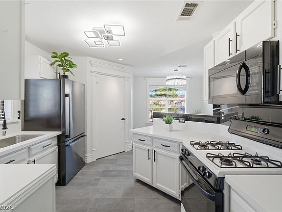 4th image of 698 S Racetrack Rd Unit 724