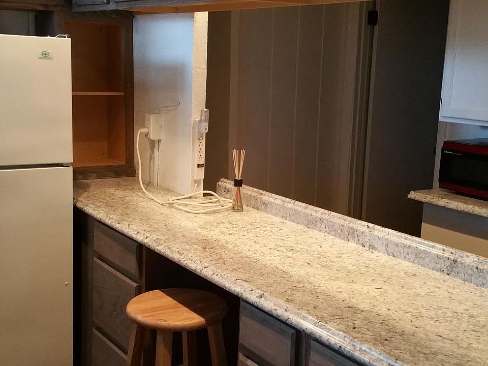 Kitchen/ breakfast bar