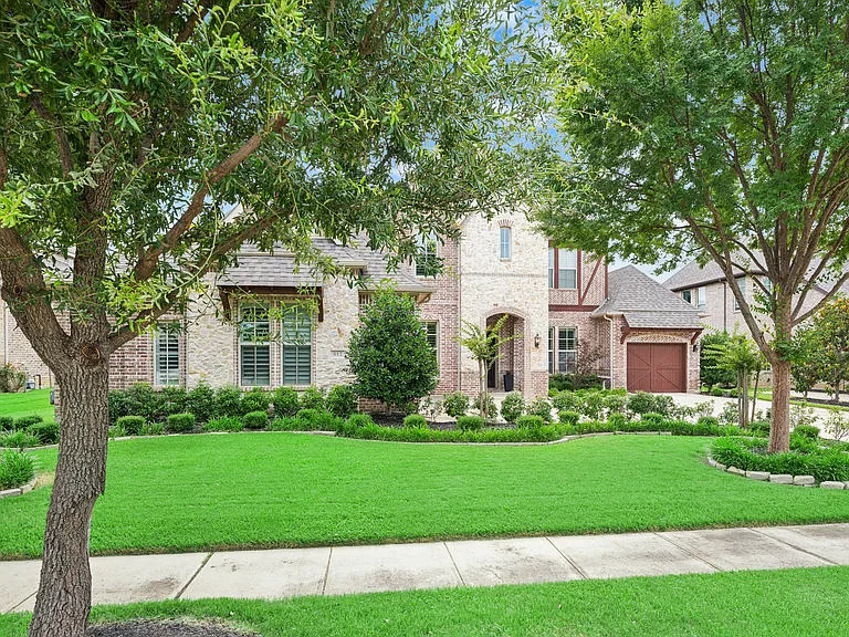 812 Lake Carillon Ln — Photo 2