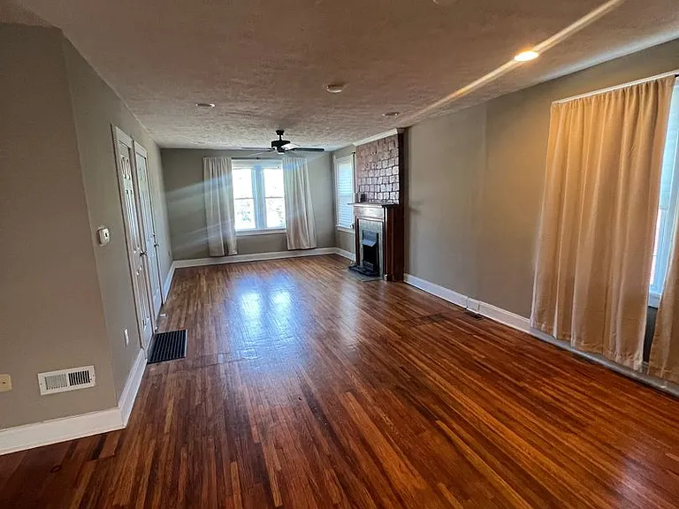 2536 Adams Ave — Photo 3