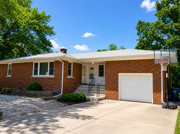 1304 Theodore St, Crest Hill, IL 60403