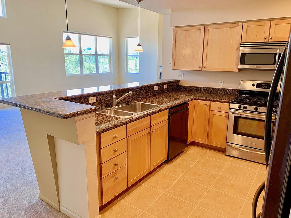 Kitchen, granite countertops, stainless appliances