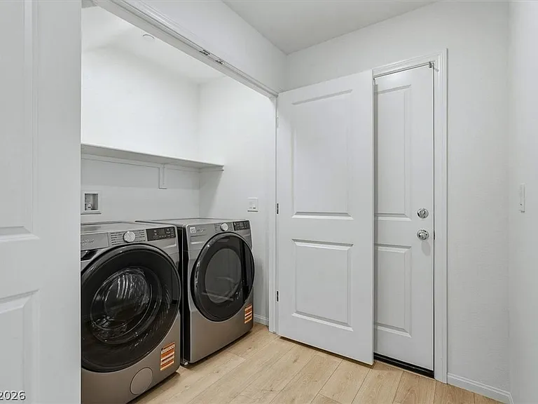 8667 Luxuriant Ave — Photo 17