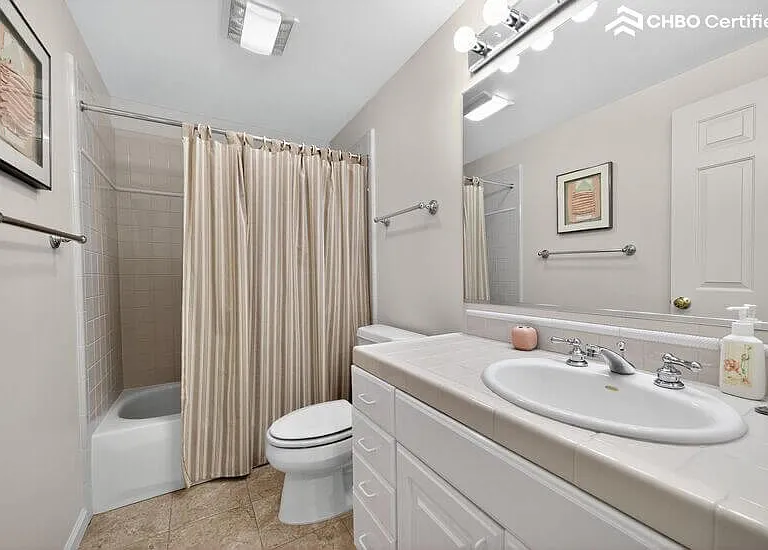 Full bath next to lower level twin bedroom
